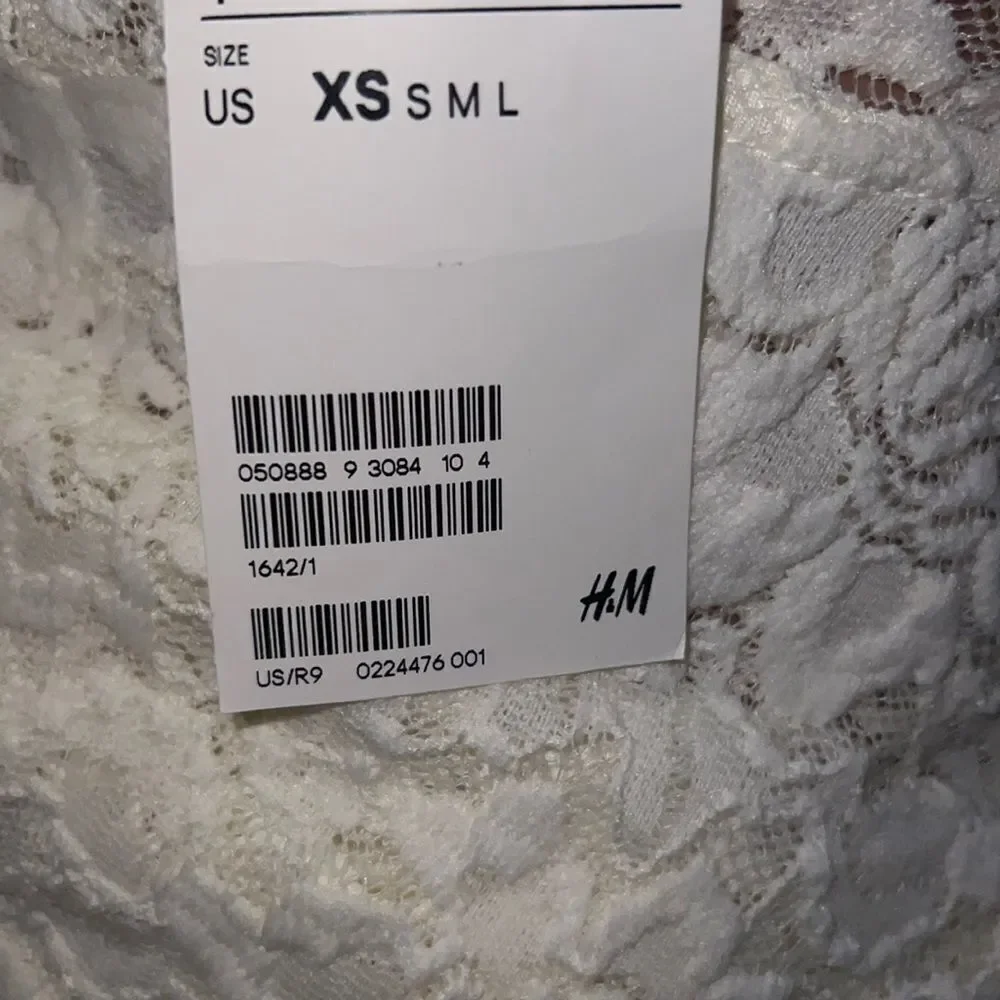 H&M divided white
